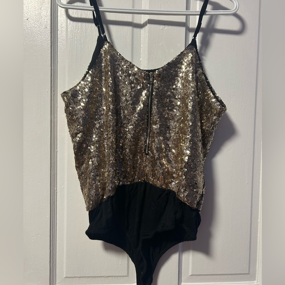 NWT! Sparkly sequin bodysuit - Picture 4 of 4